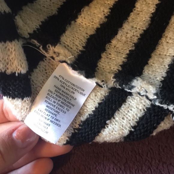 Stripped Sweater - Picture 4 of 4